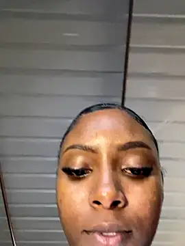 britanyxxs online show from November 18, 2025, 2:53 pm