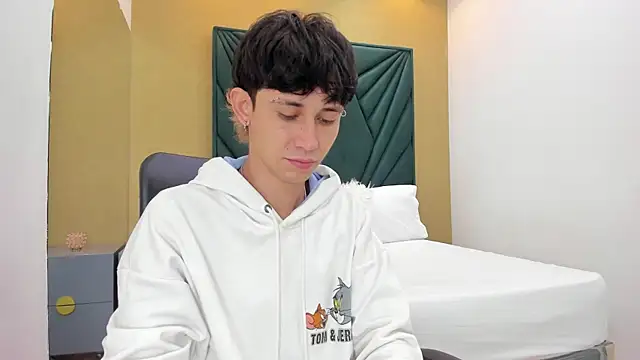 Michael blue online show from December 21, 2025, 1:02 pm