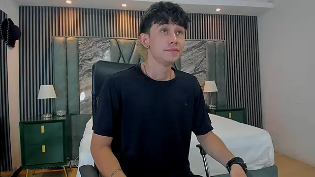 Snapshot of Michael_blue chatting on October 24, 2025, 2:38 pm Michael blue online show from October 24, 2025, 2:38 pm