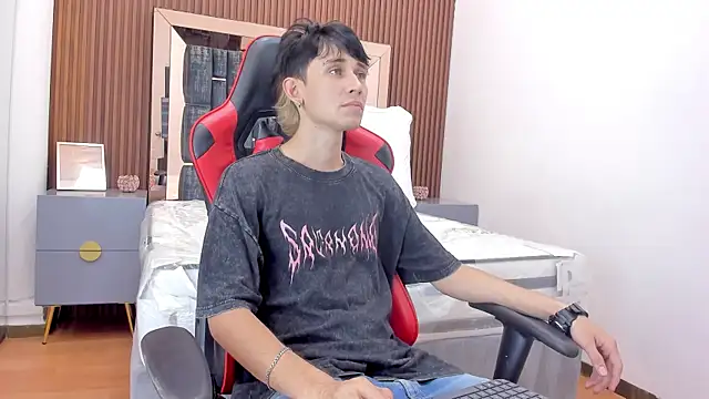 Snapshot of Michael_blue chatting on November 1, 2025, 9:08 pm Michael blue online show from November 1, 2025, 9:08 pm