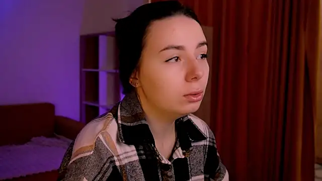 Snapshot of Di_na_Bell chatting on October 20, 2025, 5:42 am Di na Bell online show from October 20, 2025, 5:42 am