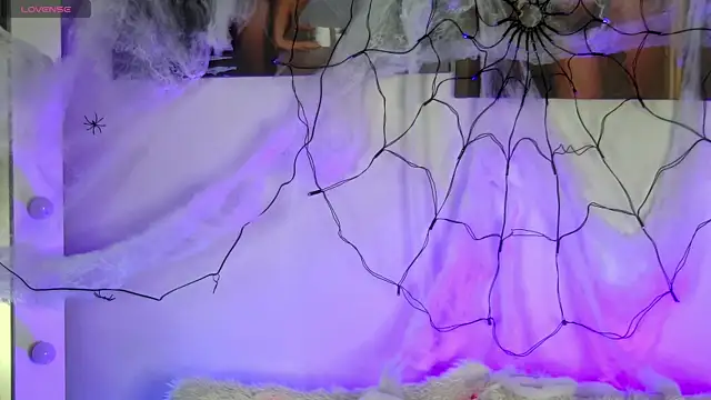 AlysonHuxley  online show from October 31, 2025, 4:58 pm