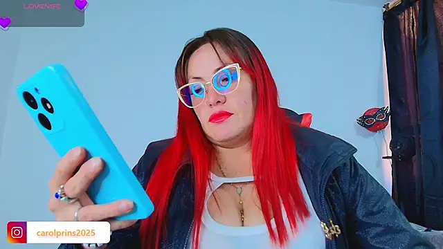 carolinhe  online show from October 4, 2025, 7:37 pm