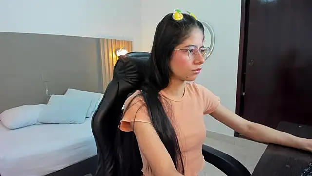 carlina 15 online show from September 20, 2025, 12:21 pm