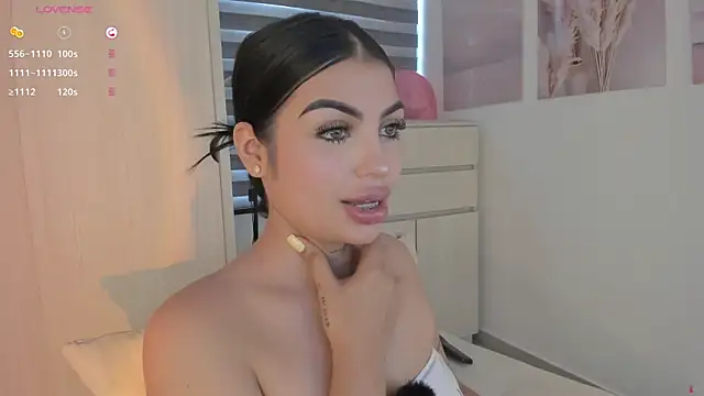 Snapshot of EmmyKenner chatting on October 28, 2025, 11:31 am EmmyKenner online show from October 28, 2025, 11:31 am