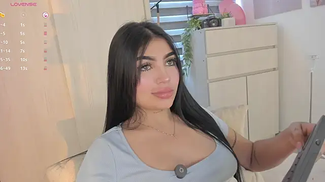 Snapshot of EmmyKenner chatting on October 23, 2025, 11:42 am EmmyKenner online show from October 23, 2025, 11:42 am