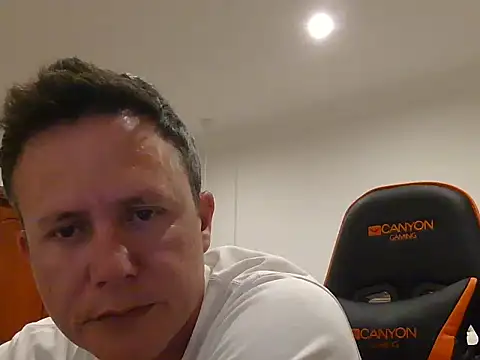 Snapshot of TroyDieselXXX chatting on January 15, 2026, 6:44 pm TroyDieselXXX online show from January 15, 2026, 6:44 pm