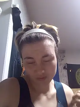 Snapshot of MoonIrene chatting on October 29, 2025, 12:59 pm MoonIrene online show from October 29, 2025, 12:59 pm