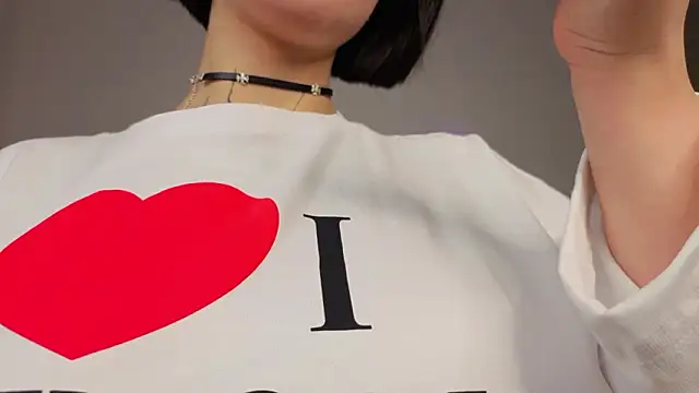 IamLuna2006 online show from February 13, 2026, 5:18 am