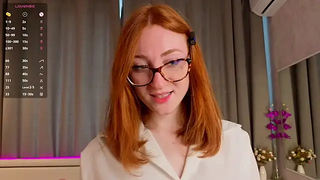 Snapshot of VeronaHascall chatting on October 6, 2025, 4:24 am VeronaHascall online show from October 6, 2025, 4:24 am
