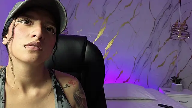 Scaarlettfox online show from December 1, 2025, 7:26 pm