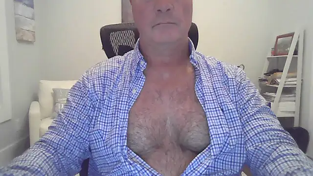 Snapshot of cyclone1212 chatting on October 28, 2025, 10:25 am cyclone1212 online show from October 28, 2025, 10:25 am