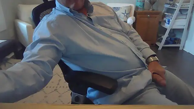 Snapshot of cyclone1212 chatting on December 16, 2025, 9:52 pm cyclone1212 online show from December 16, 2025, 9:52 pm