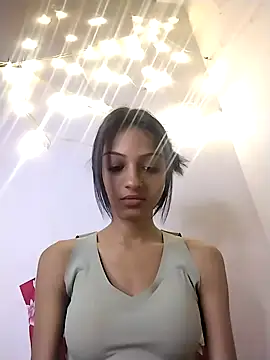 Snapshot of Your-Kitkat chatting on November 18, 2025, 7:39 pm Your-Kitkat online show from November 18, 2025, 7:39 pm