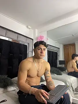 Snapshot of MR_MUSCLE chatting on December 17, 2025, 12:32 pm MR MUSCLE online show from December 17, 2025, 12:32 pm