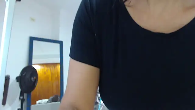 Snapshot of KimScarleth chatting on February 6, 2026, 3:52 pm KimScarleth online show from February 6, 2026, 3:52 pm