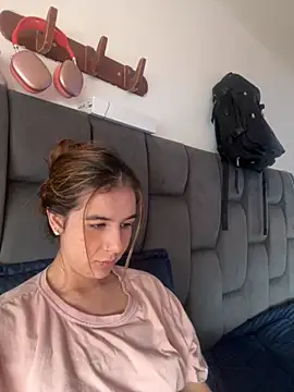 AllieYourGirl online show from November 17, 2025, 2:21 pm