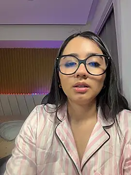 Snapshot of Michelle_Zoe chatting on May 16, 2026, 1:26 am Michelle Zoe online show from May 16, 2026, 1:26 am