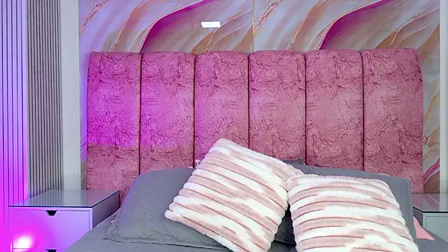 Snapshot of emmacurvy chatting on February 17, 2026, 3:04 am emmacurvy online show from February 17, 2026, 3:04 am