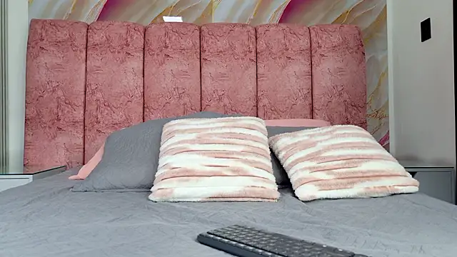 Snapshot of emmacurvy chatting on February 13, 2026, 3:06 am emmacurvy online show from February 13, 2026, 3:06 am