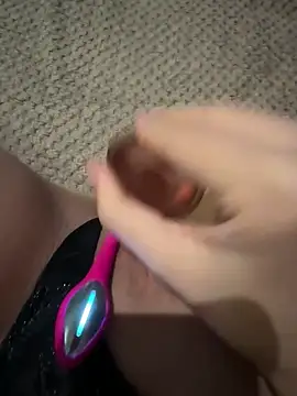 anonimgirl18old online show from April 4, 2026, 9:10 pm