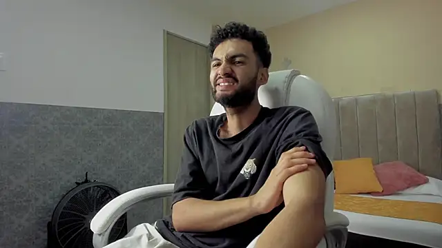 Snapshot of Ryan_Jackson_ chatting on September 30, 2025, 12:05 am Ryan Jackson  online show from September 30, 2025, 12:05 am