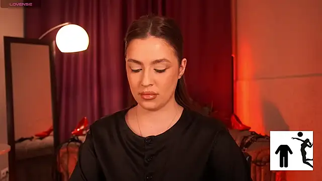 Snapshot of EmiliyaRoude chatting on December 2, 2025, 1:13 pm EmiliyaRoude online show from December 2, 2025, 1:13 pm