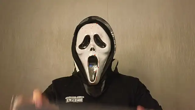 Ades Lowe online show from October 31, 2025, 11:29 am