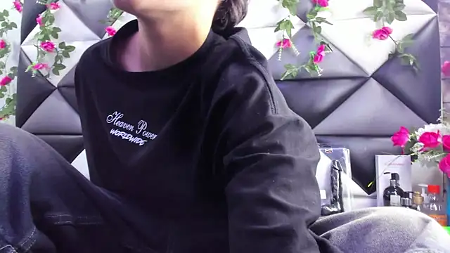 Megan Thompson  online show from October 30, 2025, 2:10 am