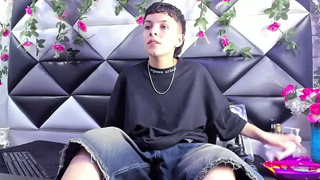 Megan Thompson  online show from December 20, 2025, 2:47 am