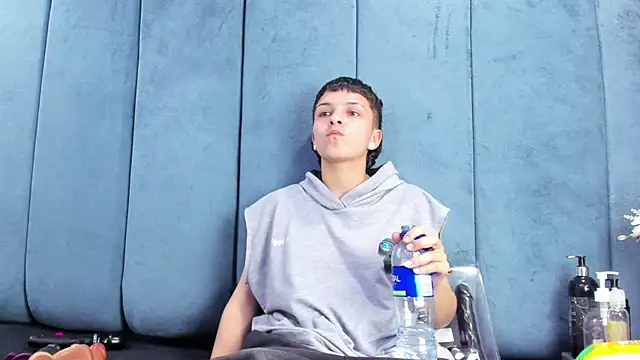 Megan Thompson  online show from February 15, 2026, 7:51 am