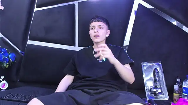 Megan Thompson  online show from December 18, 2025, 2:16 am