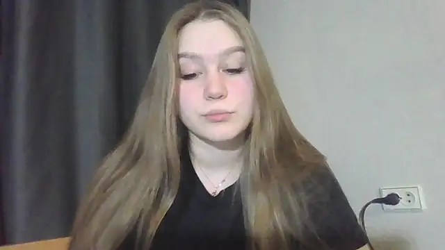 yourhoney Lola  online show from November 28, 2025, 4:18 pm