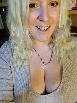 Snapshot of Bouncy-Bella28X chatting on November 6, 2025, 12:09 pm Bouncy-Bella28X online show from November 6, 2025, 12:09 pm