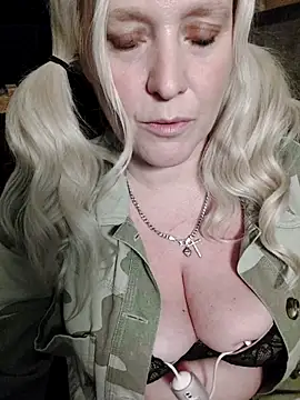 Snapshot of Bouncy-Bella28X chatting on September 30, 2025, 9:32 pm Bouncy-Bella28X online show from September 30, 2025, 9:32 pm