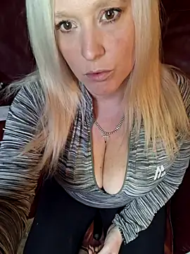 Snapshot of Bouncy-Bella28X chatting on February 20, 2026, 3:25 pm Bouncy-Bella28X online show from February 20, 2026, 3:25 pm