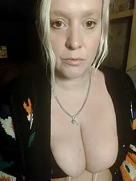 Snapshot of Bouncy-Bella28X chatting on September 17, 2025, 7:32 am Bouncy-Bella28X online show from September 17, 2025, 7:32 am