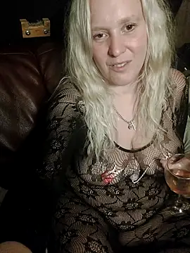 Snapshot of Bouncy-Bella28X chatting on September 19, 2025, 10:03 pm Bouncy-Bella28X online show from September 19, 2025, 10:03 pm