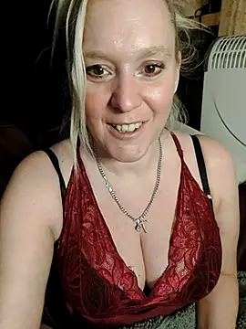 Snapshot of Bouncy-Bella28X chatting on October 16, 2025, 7:16 am Bouncy-Bella28X online show from October 16, 2025, 7:16 am