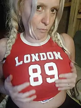 Snapshot of Bouncy-Bella28X chatting on September 16, 2025, 2:18 pm Bouncy-Bella28X online show from September 16, 2025, 2:18 pm