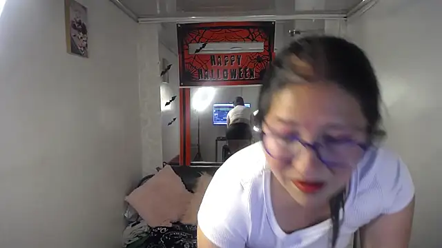 scarlett widow  online show from October 19, 2025, 2:58 am