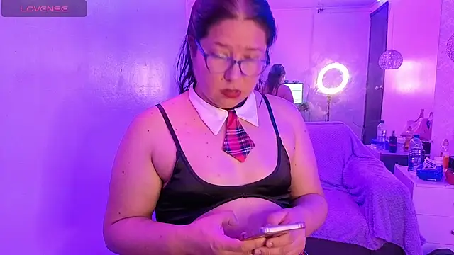 scarlett widow  online show from May 12, 2026, 3:03 am