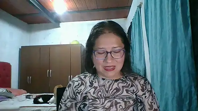 scarlett widow  online show from September 27, 2025, 3:56 am