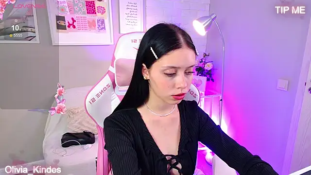 Snapshot of Olivia_Kindes chatting on September 17, 2025, 5:15 pm Olivia Kindes online show from September 17, 2025, 5:15 pm