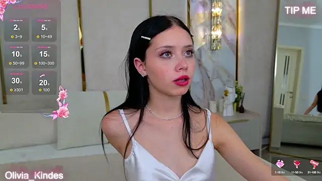 Snapshot of Olivia_Kindes chatting on September 19, 2025, 4:55 pm Olivia Kindes online show from September 19, 2025, 4:55 pm