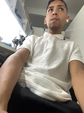 Oqui online show from April 22, 2026, 6:47 pm