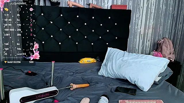 Alicee Moonn online show from November 6, 2025, 7:45 am