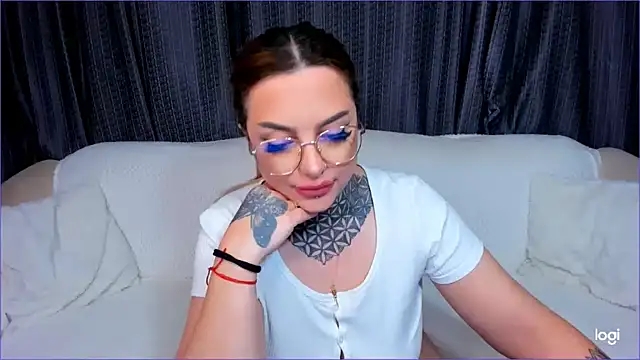 Snapshot of Bom_Bon1 chatting on November 21, 2025, 3:00 pm Bom Bon1 online show from November 21, 2025, 3:00 pm