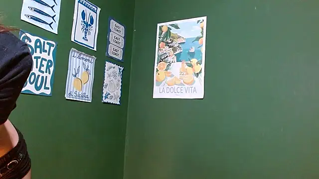 Snapshot of Roxiehood chatting on November 25, 2025, 1:50 am Roxiehood online show from November 25, 2025, 1:50 am