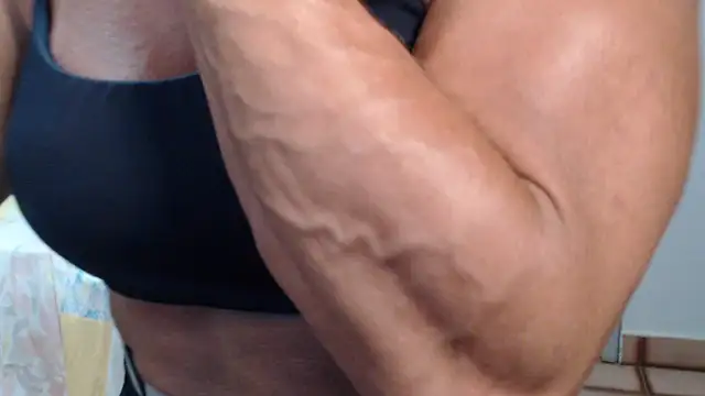 Snapshot of Stronggsexy chatting on January 18, 2026, 8:34 pm Stronggsexy online show from January 18, 2026, 8:34 pm